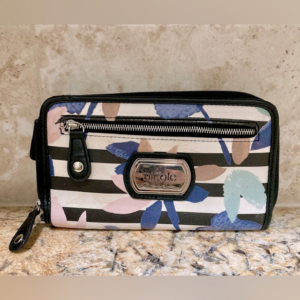 Nicole by Nicole Miller floral wallet | Neutral pastel multi colored